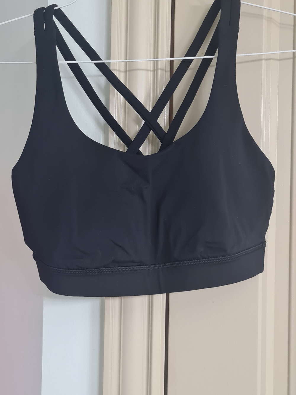 lululemon athletica Black Strappy Crossback Sports Bra Size 4 - Picture 2 of 3
